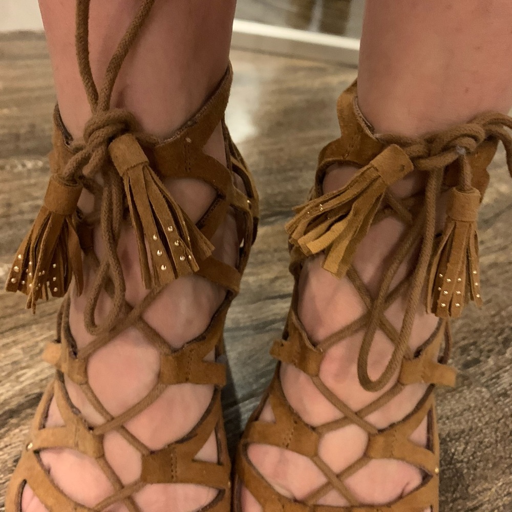 Beautiful Jessica Simpson tan sandals